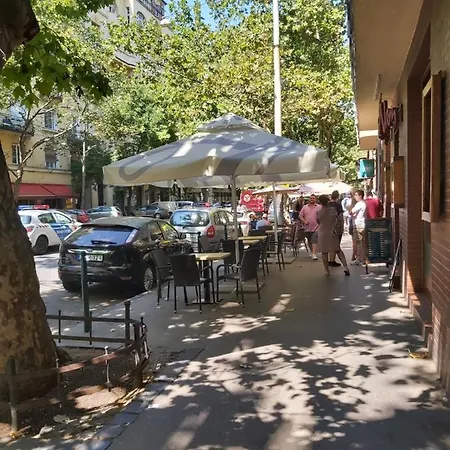 Joyful Vibes In Trendy Central Area Apartamento
